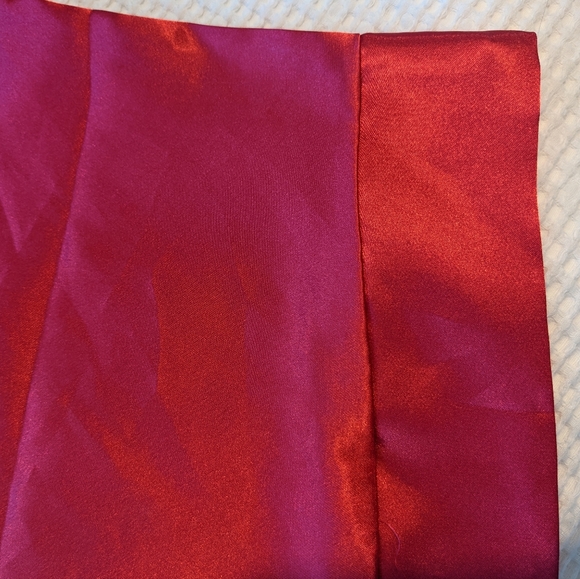 Red Robe - Picture 4 of 4